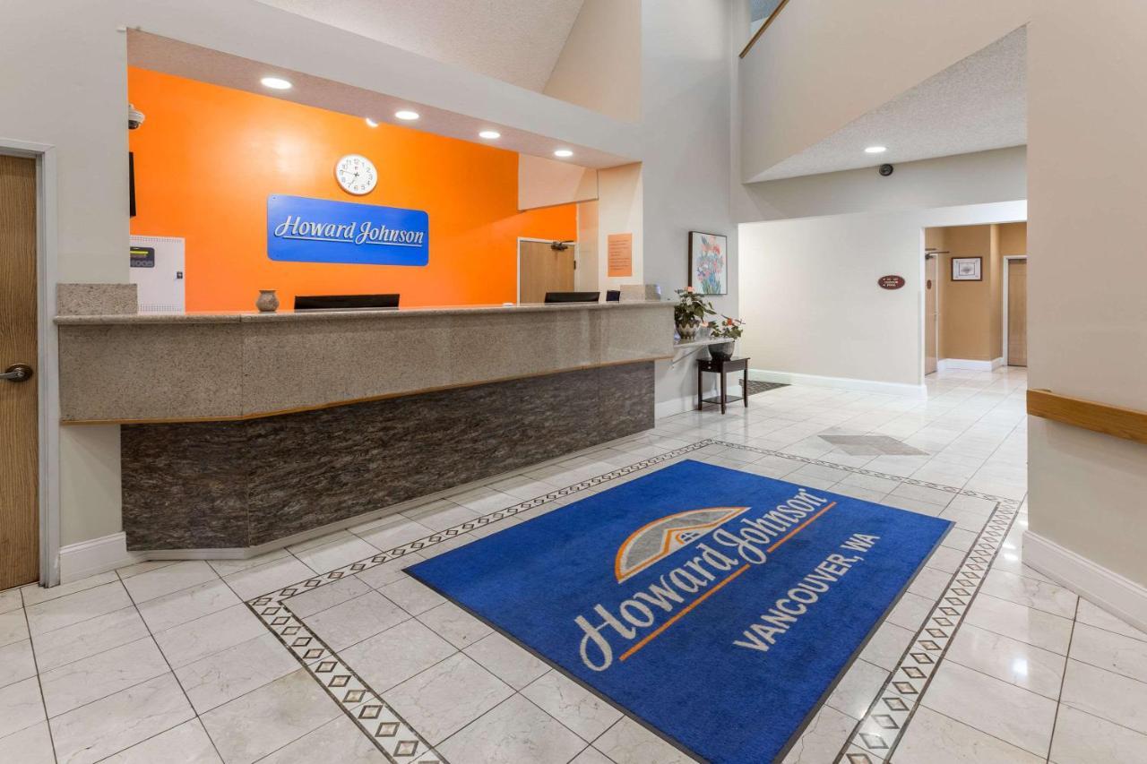 Howard Johnson By Wyndham Vancouver Hotel & Suites Exteriör bild
