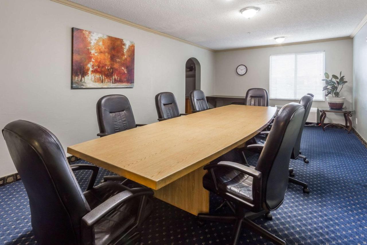 Howard Johnson By Wyndham Vancouver Hotel & Suites Exteriör bild