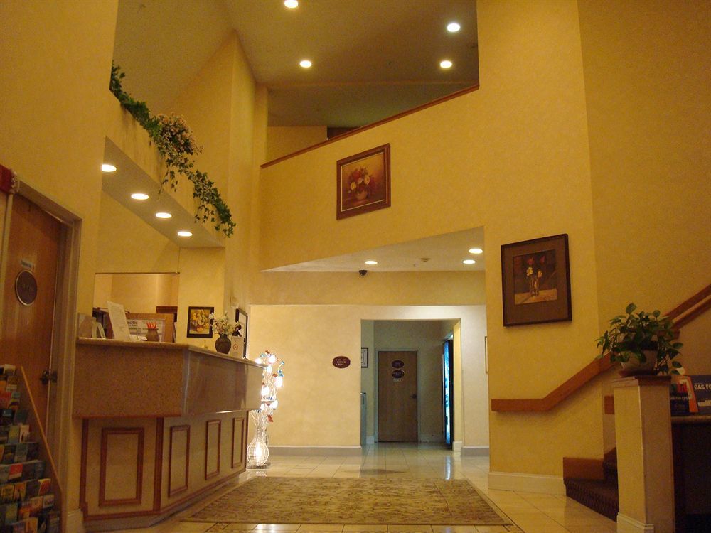 Howard Johnson By Wyndham Vancouver Hotel & Suites Exteriör bild