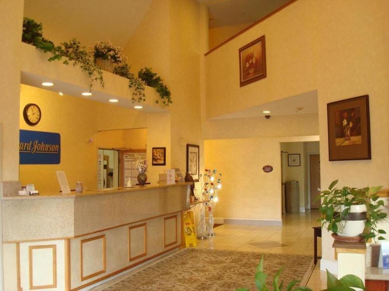 Howard Johnson By Wyndham Vancouver Hotel & Suites Exteriör bild