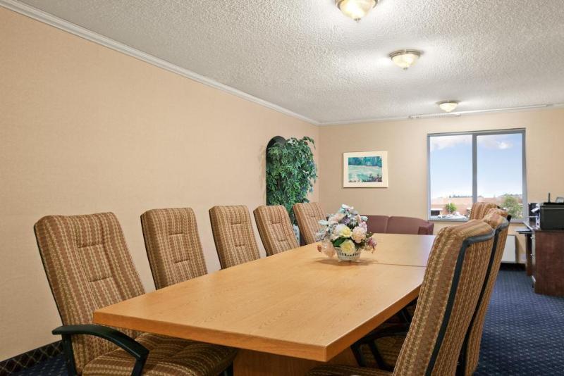 Howard Johnson By Wyndham Vancouver Hotel & Suites Exteriör bild