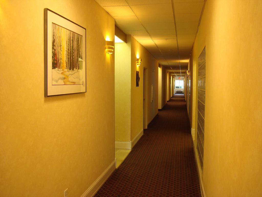 Howard Johnson By Wyndham Vancouver Hotel & Suites Exteriör bild